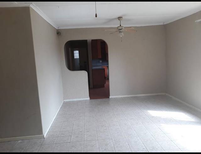 4 BEDROOM HOUSE FOR SALE IN KLOPPERPARK